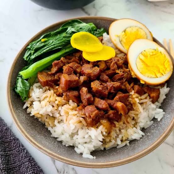 Sticky rice with braised pork